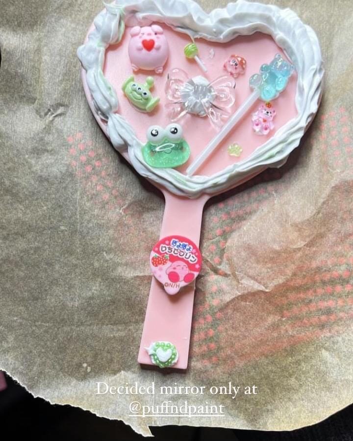 custom decoden handheld heart shaped mirror