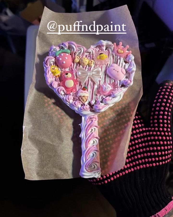 custom decoden handheld heart shaped mirror